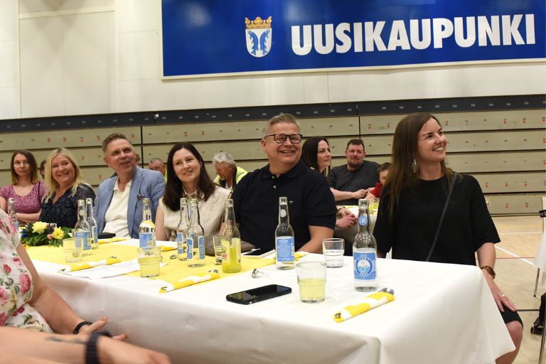 Vieraat seuraavat Peten esitystä.