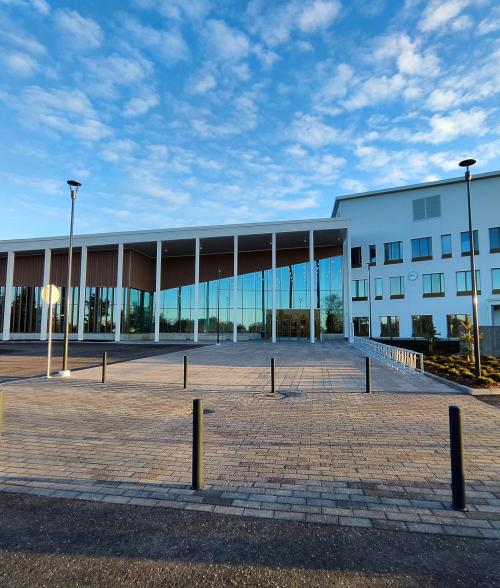 Monitoimijatalo Wintterin julkisivu.